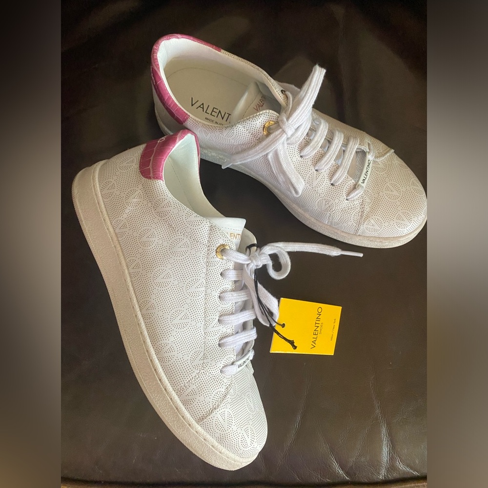 Authentic VALENTINO Leather Logo Sneakers EUC 8.5